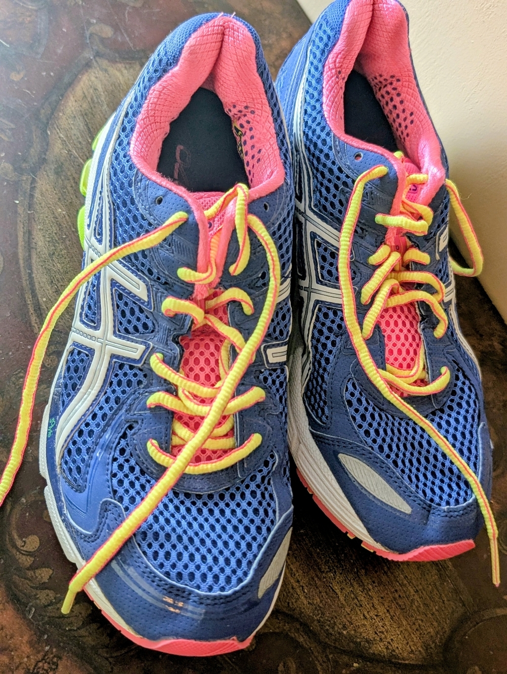 ASICS women's 8.5 T256N gel Cushioned